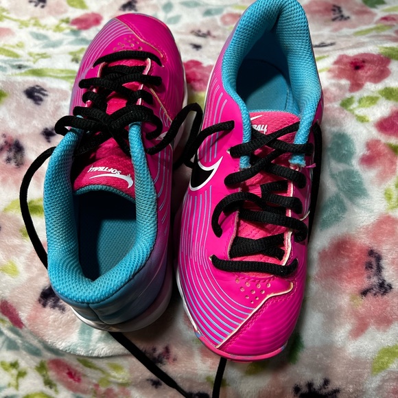 Girls size 12 shoe bundle. 5 pair. 🚨Sold🚨 - Picture 6 of 7